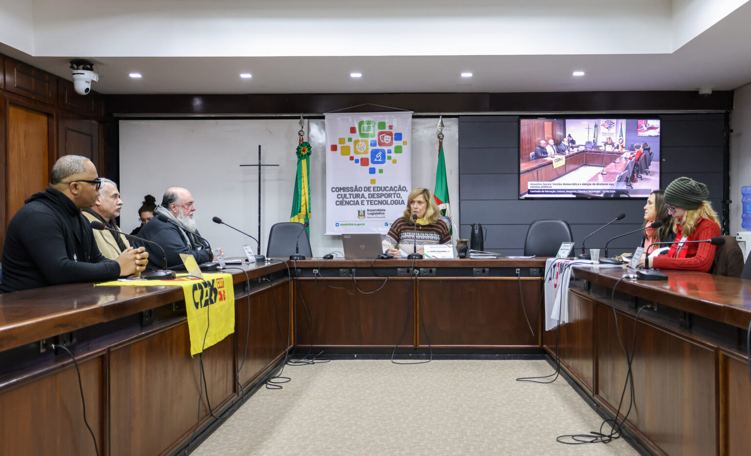 Governo Leite e prefeituras ignoram gestão democrática nas escolas da rede pública