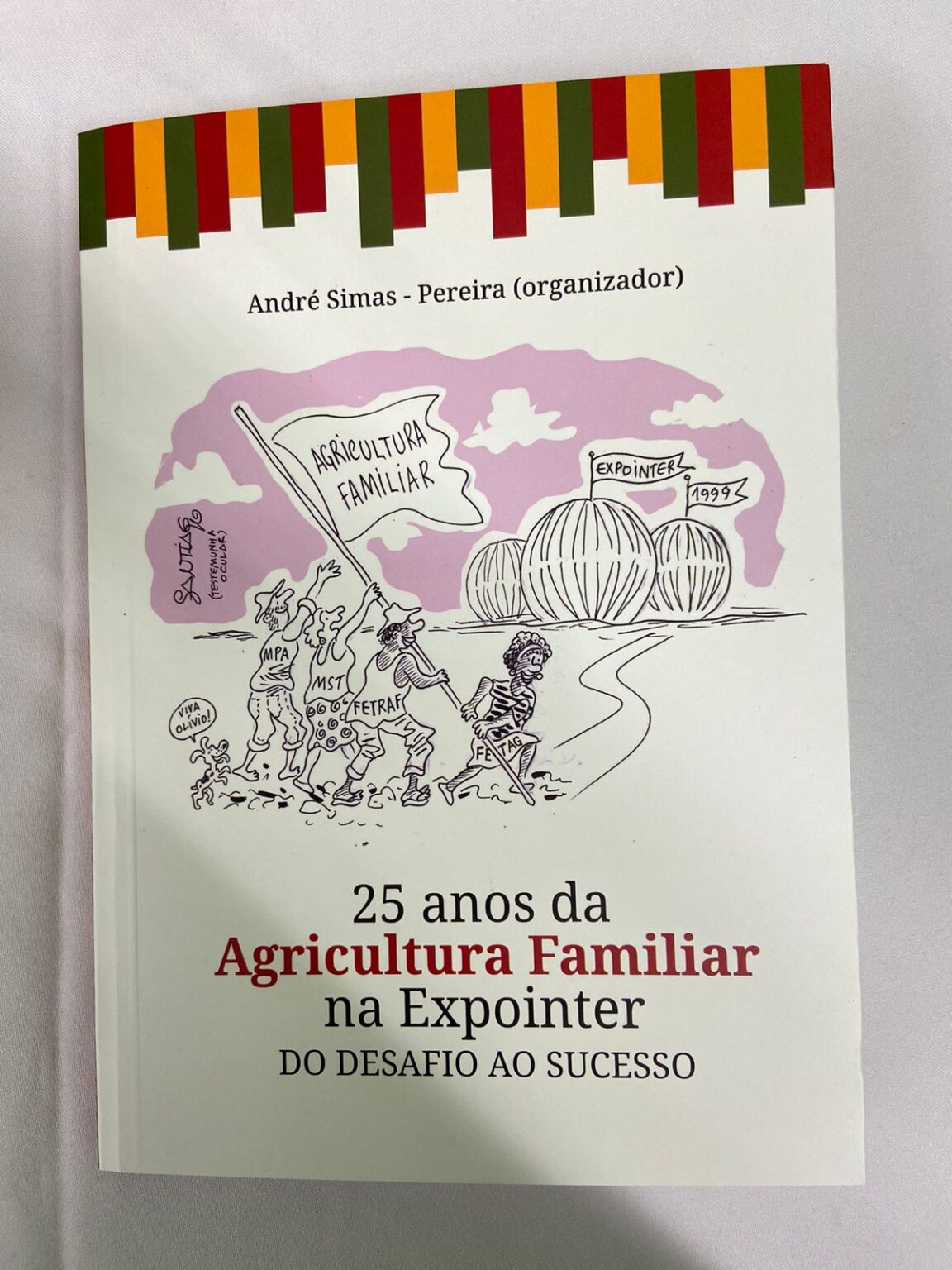 Livro que conta a história da Agricultura Familiar na Expointer é lançado com presenças de Olívio Dutra e ex-ministros