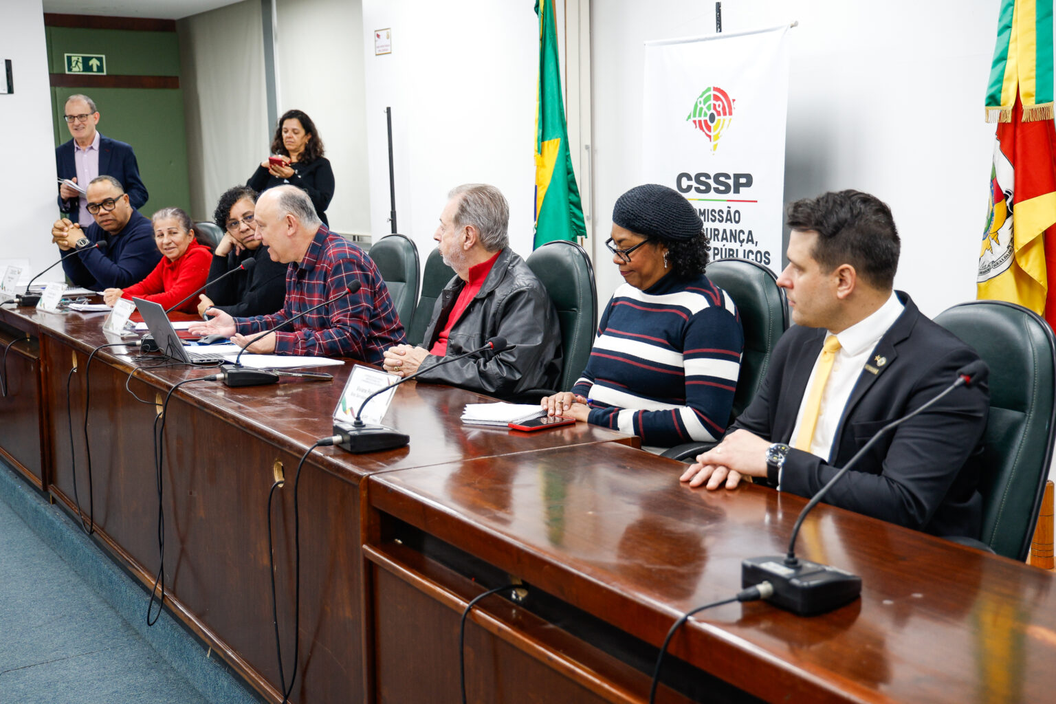 Comissão reivindicará audiência com o governador para discutir remuneração mínima de servidores