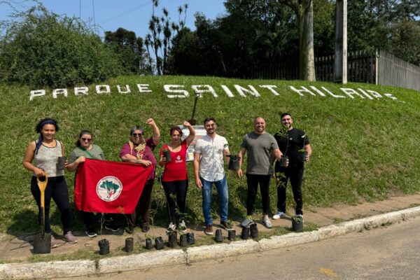 Grupo Mulheres da Terra e deputado Adão Pretto Filho promovem plantio de árvores contra desmatamento no Parque Saint’ Hilaire, em Viamão