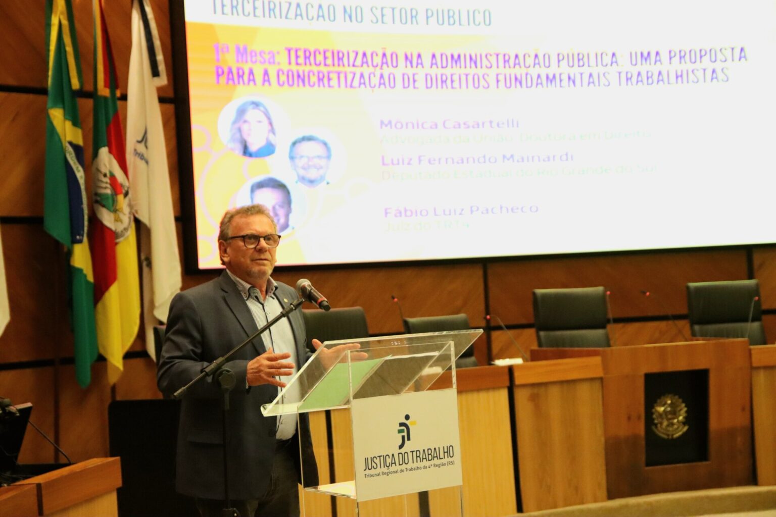 Deputado Mainardi palestra em seminário no TRT sobre os direitos dos trabalhadores terceirizados