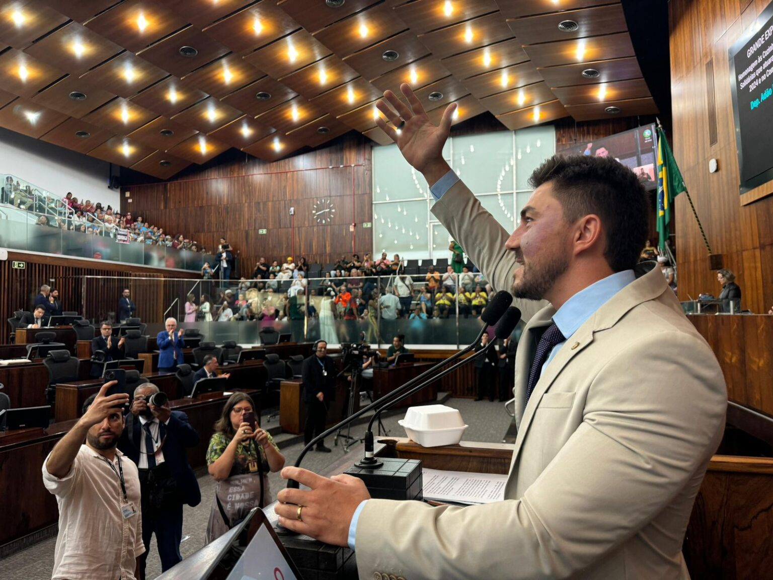 Grande Expediente em homenagem às cozinhas solidárias lota galerias da Assembleia Legislativa