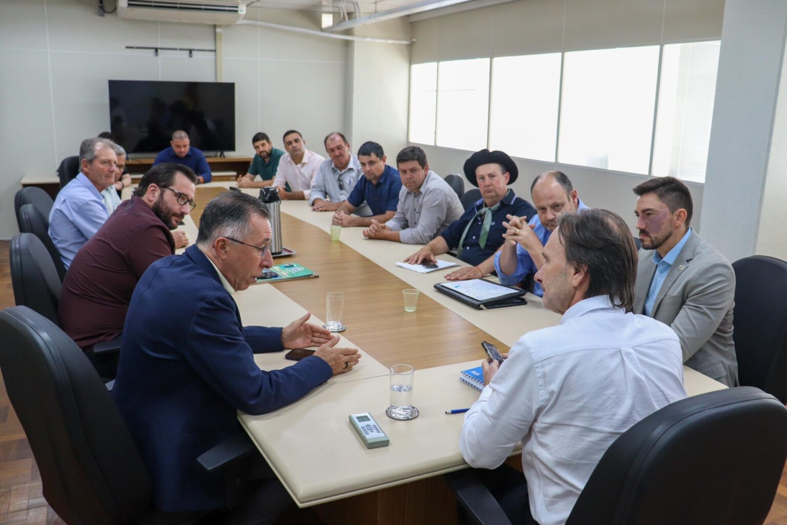 Na capital, lideranças da Região Central buscam avanços na luta pelo asfalto entre Pinhal Grande e Júlio de Castilhos Na capital, lideranças da Região Central buscam avanços na luta pelo asfalto entre Pinhal Grande e Júlio de Castilhos