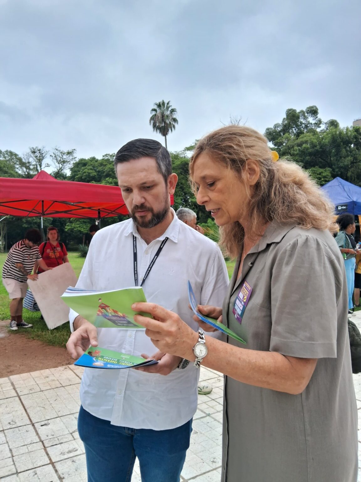 Sofia entrega Observatório da Educação a novo secretário e cobra solução para falta de vagas