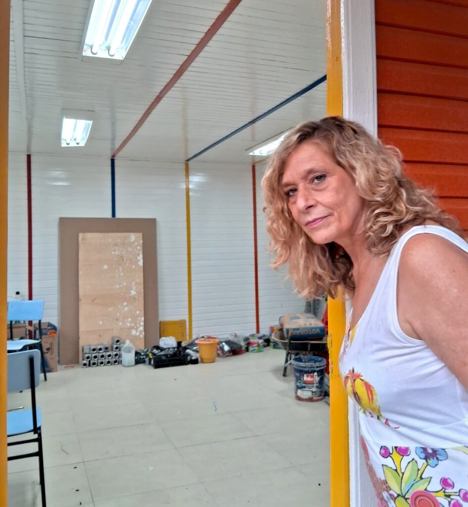 Sofia acompanha início das aulas na Escola Migrantes e denuncia precariedade na infraestrutura