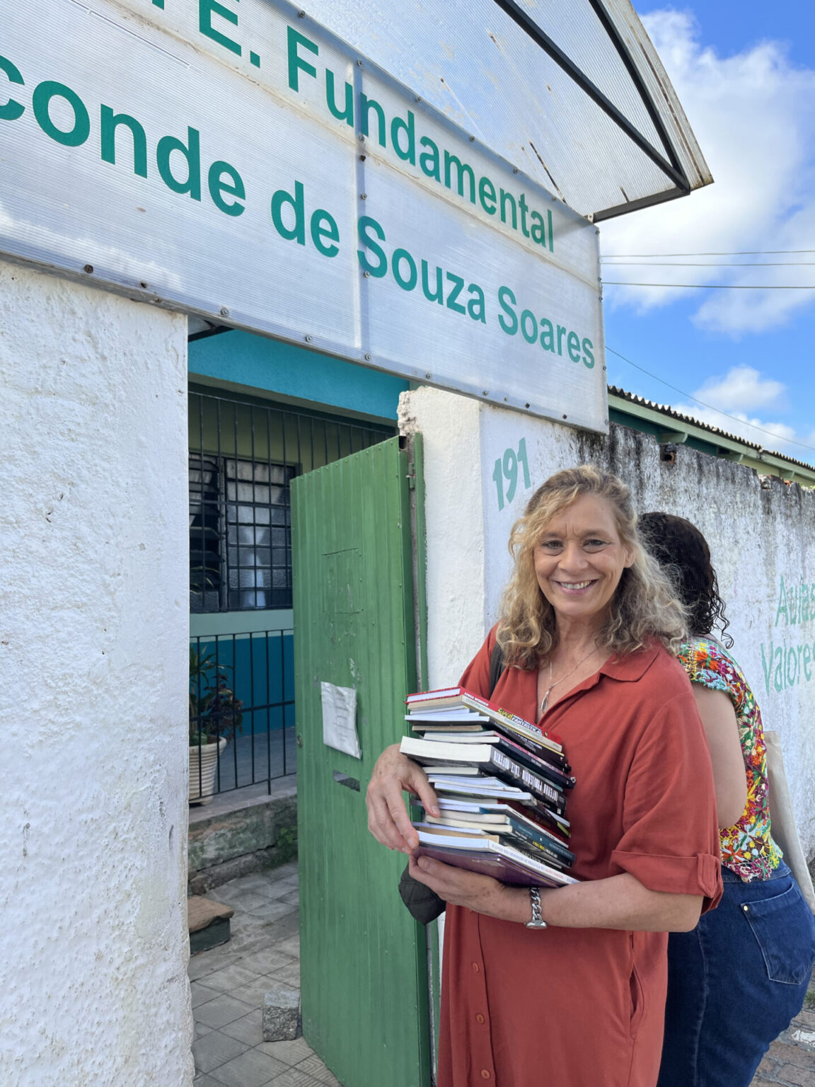 Livro é Vida: Campanha da deputada Sofia beneficia escolas da zona sul do Estado