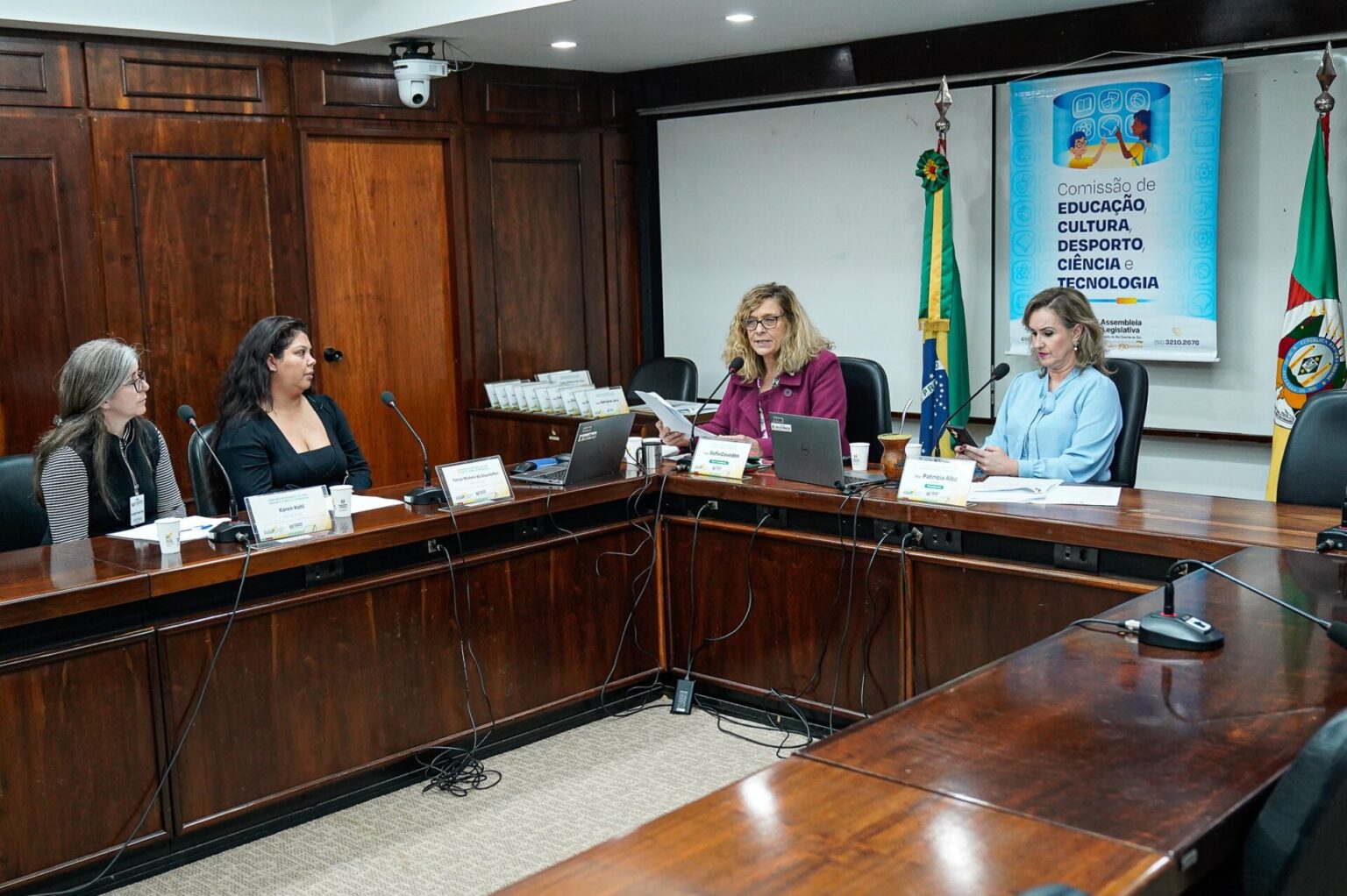 Turno integral sem estrutura: mães denunciam abandono do Instituto de Educação