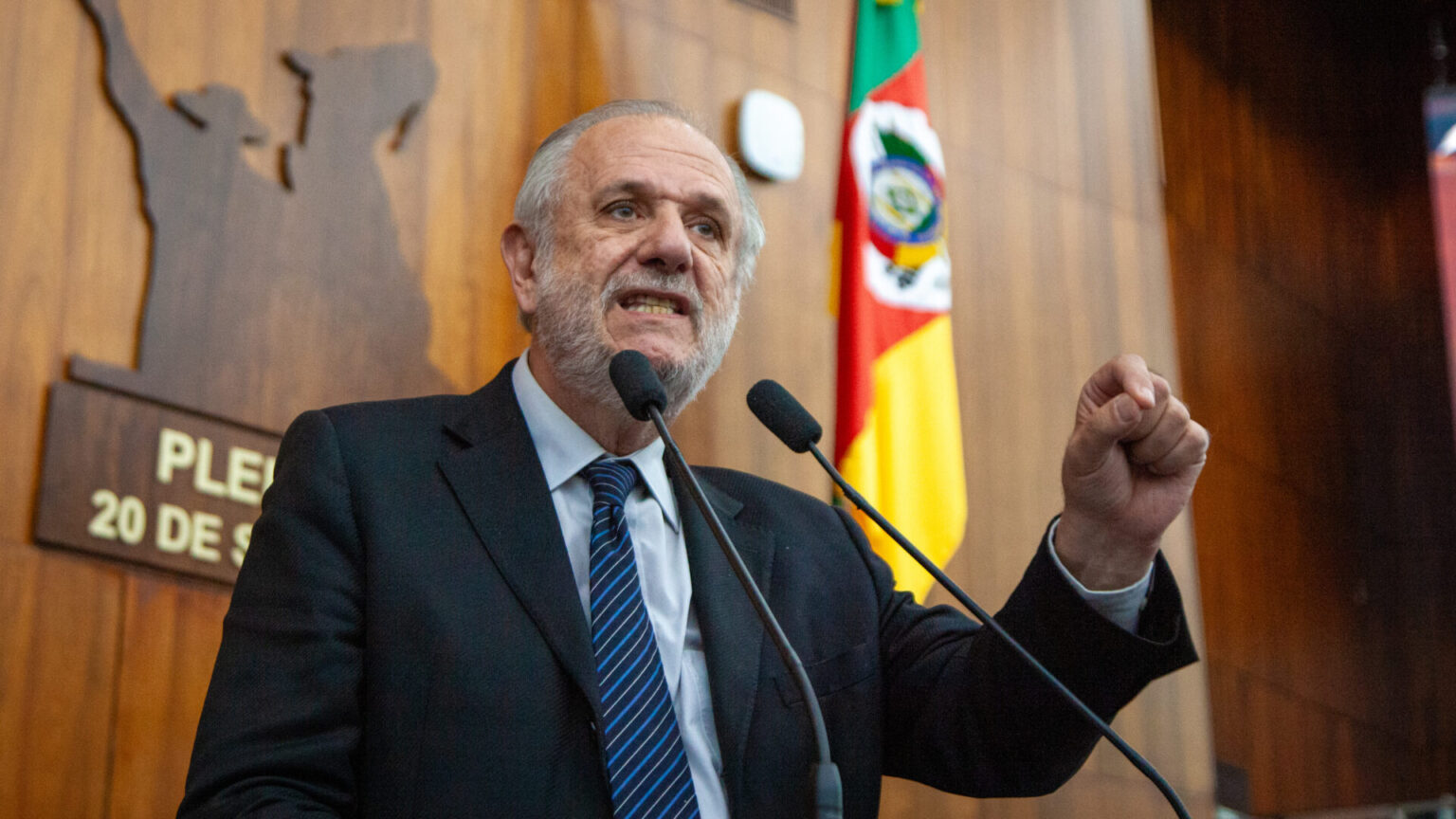 Bancada do PT acionará Ministério Público contra Eduardo Leite por autopromoção em documentário