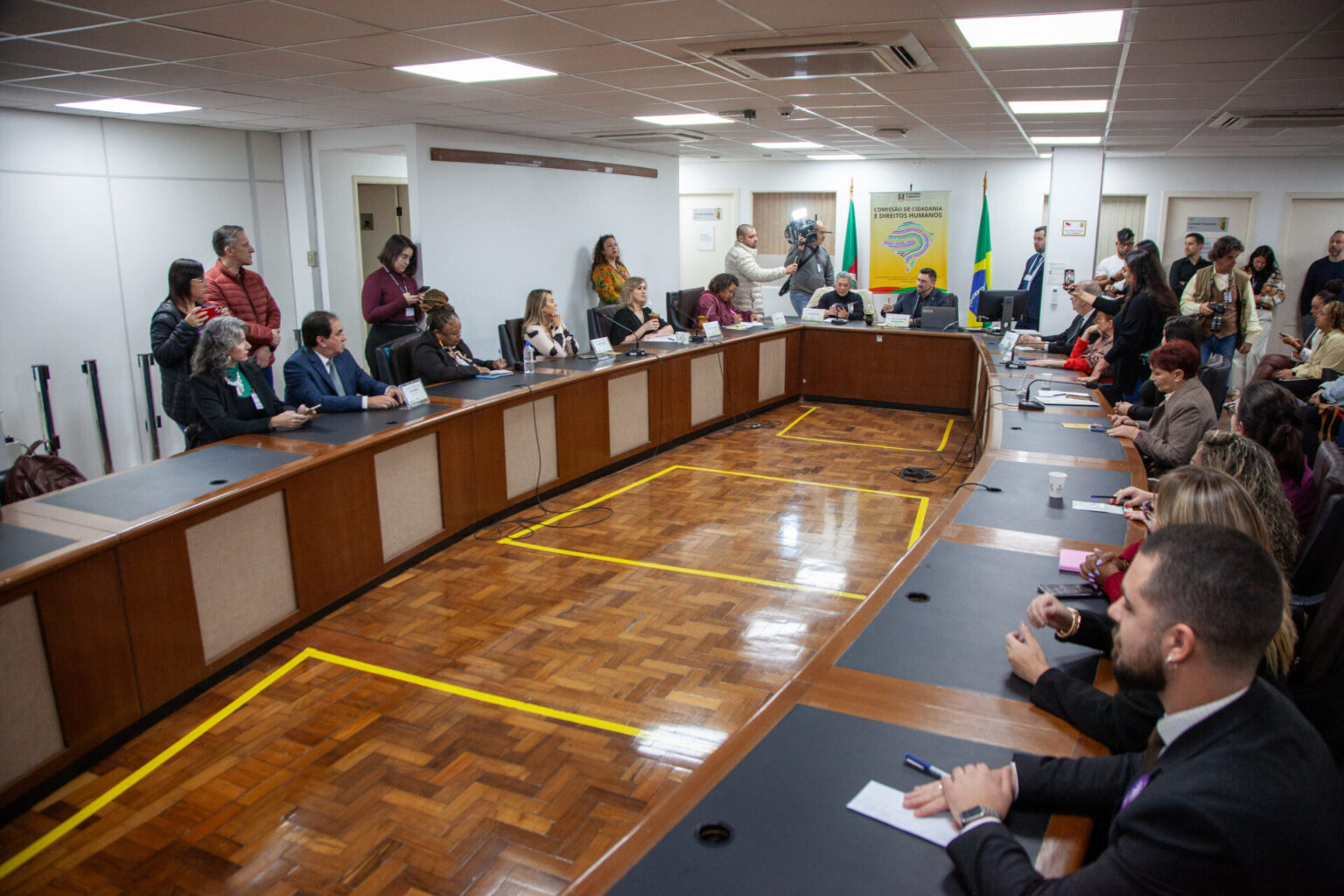 Sem representantes do governo Leite, audiência pública denuncia falta de política para as mulheres no RS