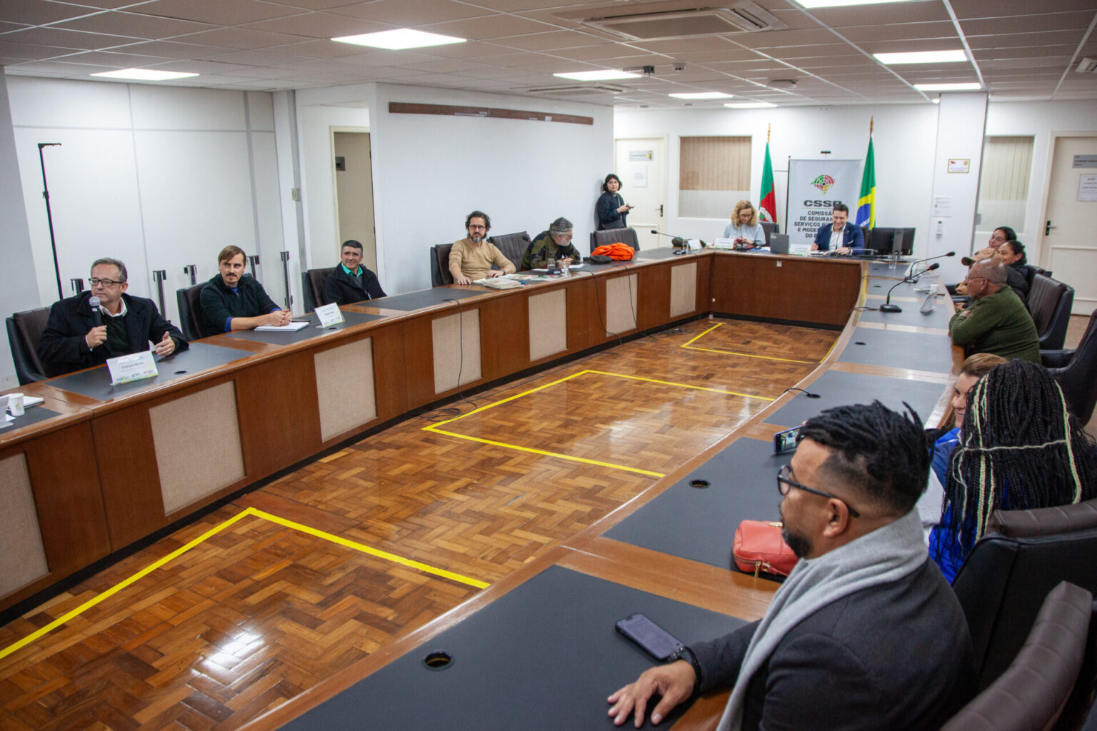 Moradores da Vila Santo André reforçam luta por moradia digna em audiência na Assembleia