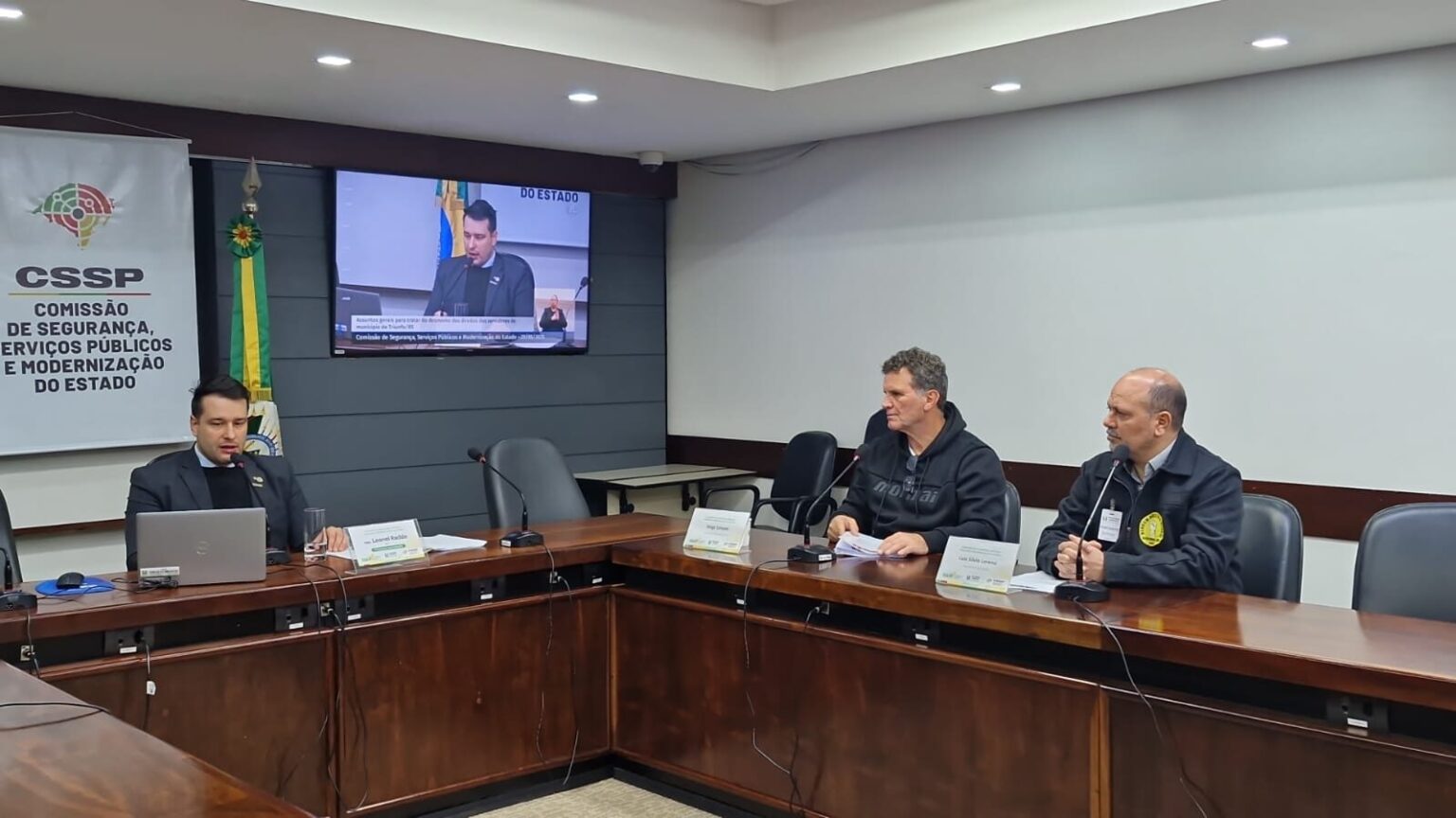 Comissão de Serviços Públicos acolhe denúncias de servidores de Triunfo