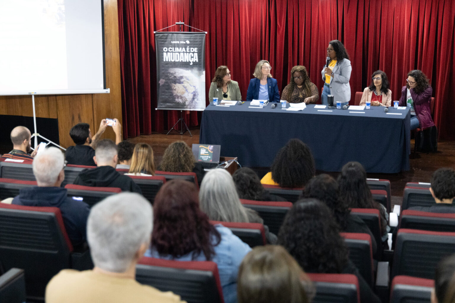 Um ano após enchentes, seminário reúne especialistas e lideranças para debater justiça climática no RS