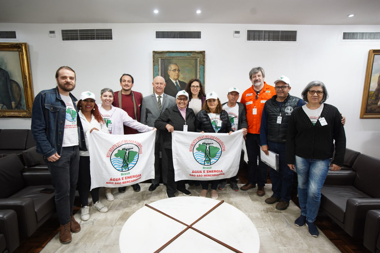 Presidente da Assembleia recebe reivindicações do Movimento dos Atingidos por Barragens