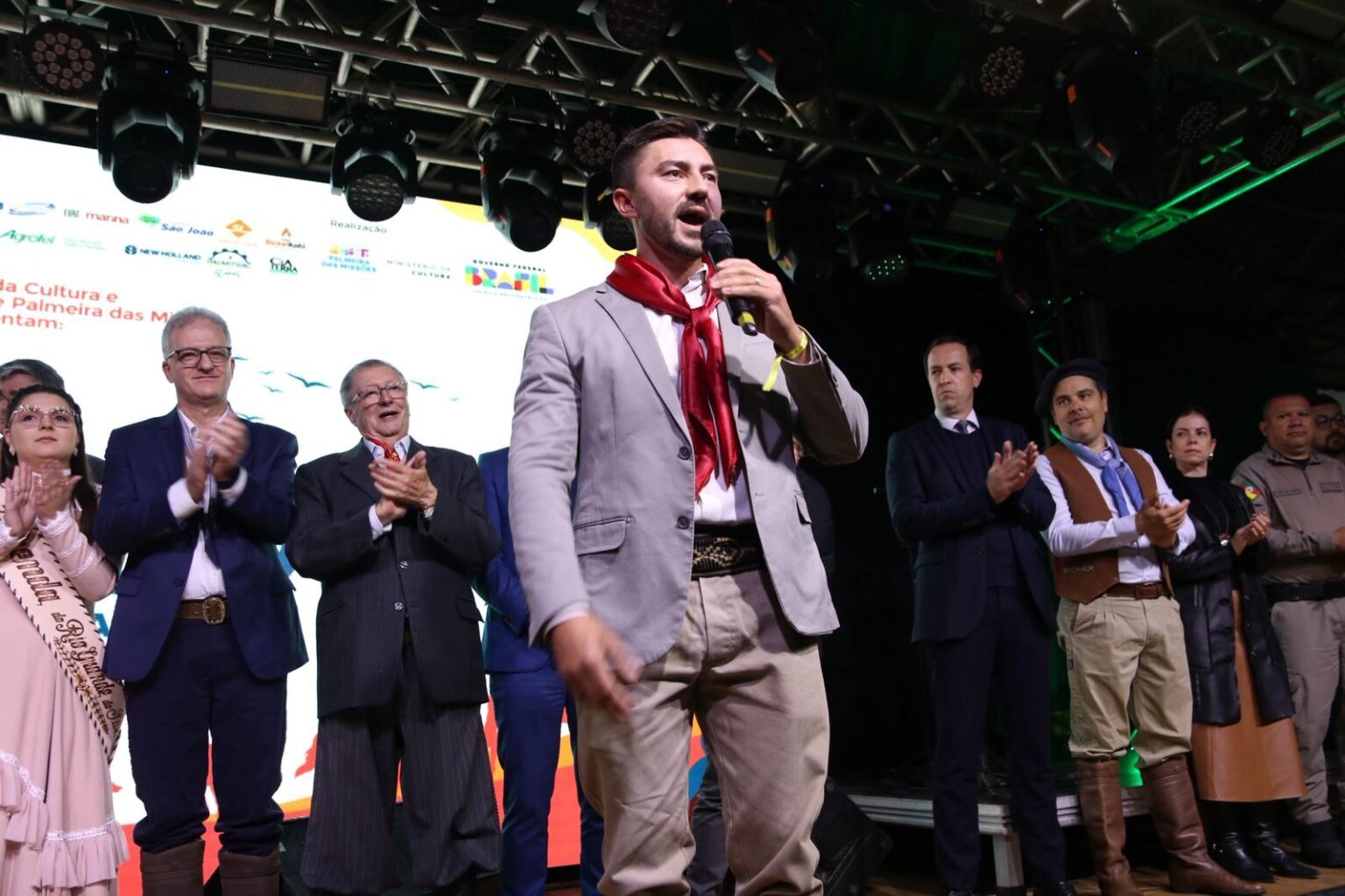 Adão Pretto representa a Assembleia no Carijo da Canção e destaca importância da cultura