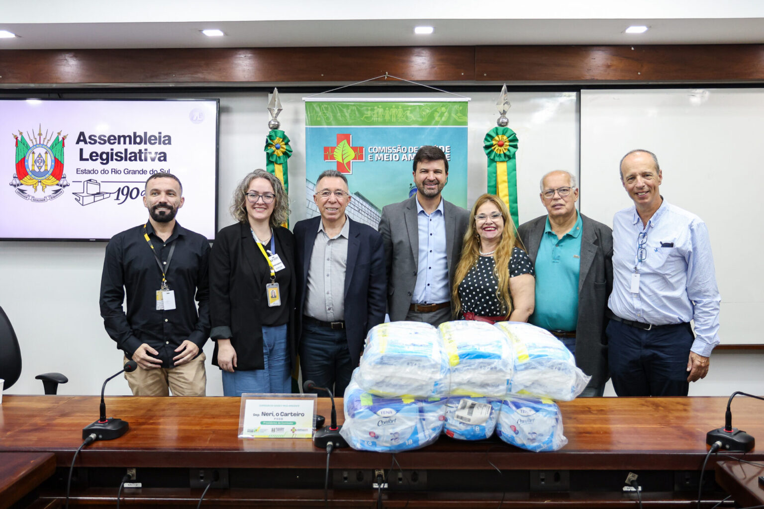 Valdeci defende expansão do projeto de entrega domiciliar de fraldas geriátricas a idosos carentes