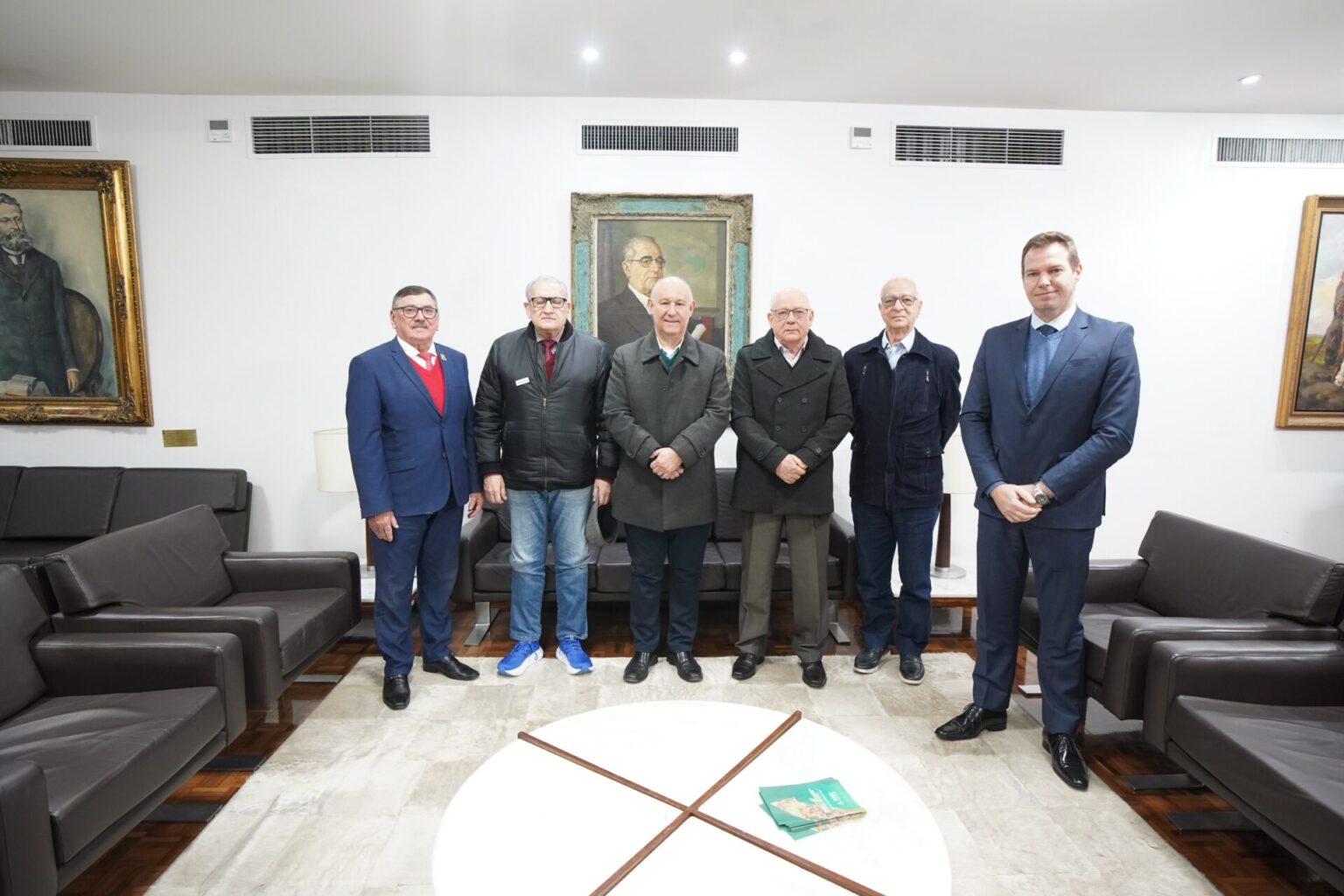 Presidente Pepe Vargas recebe visita da direção do Hospital Ernesto Dornelles
