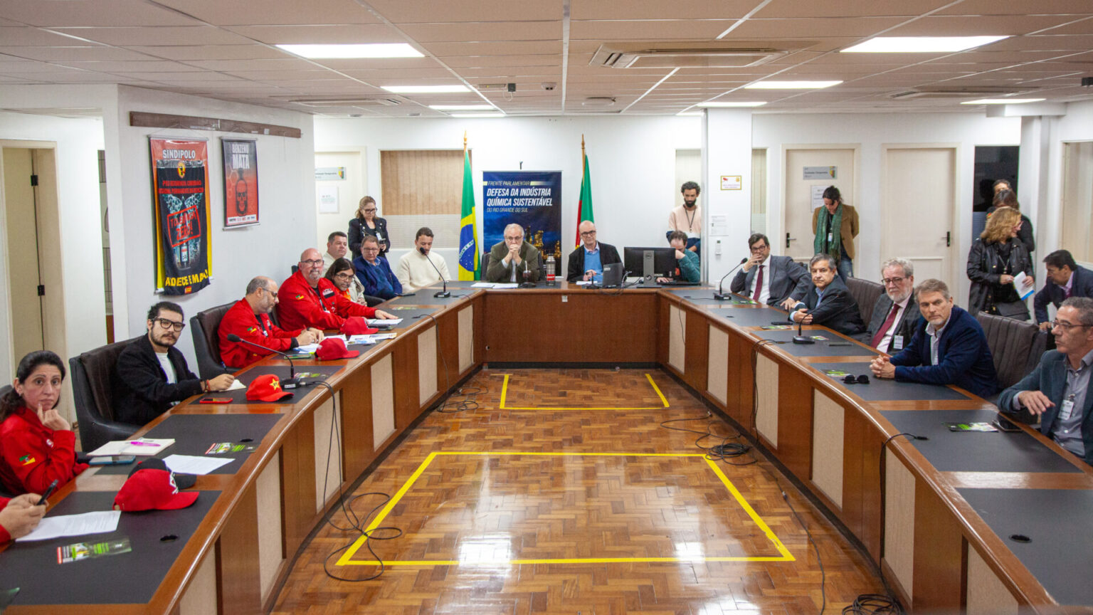 Audiência defende aprovação de projetos de transição tributária para indústria química