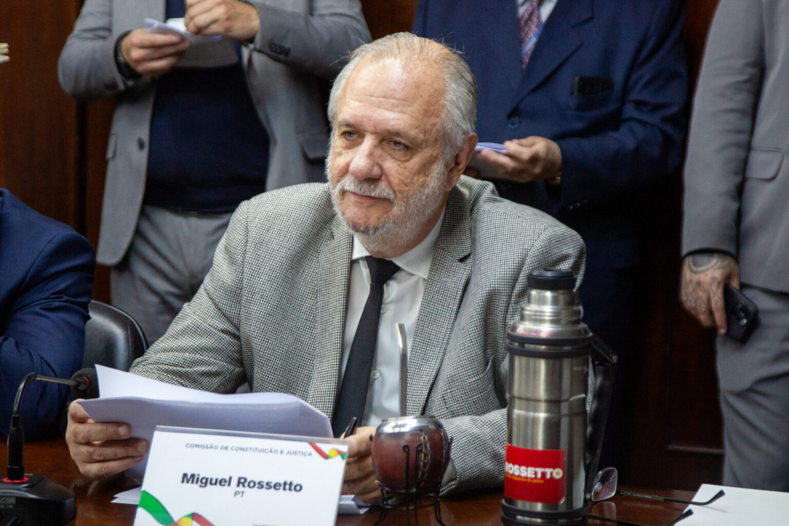 Projeto de Rossetto que faculta rescisão de contratos de trabalho de servidores de fundações é aprovado em comissão