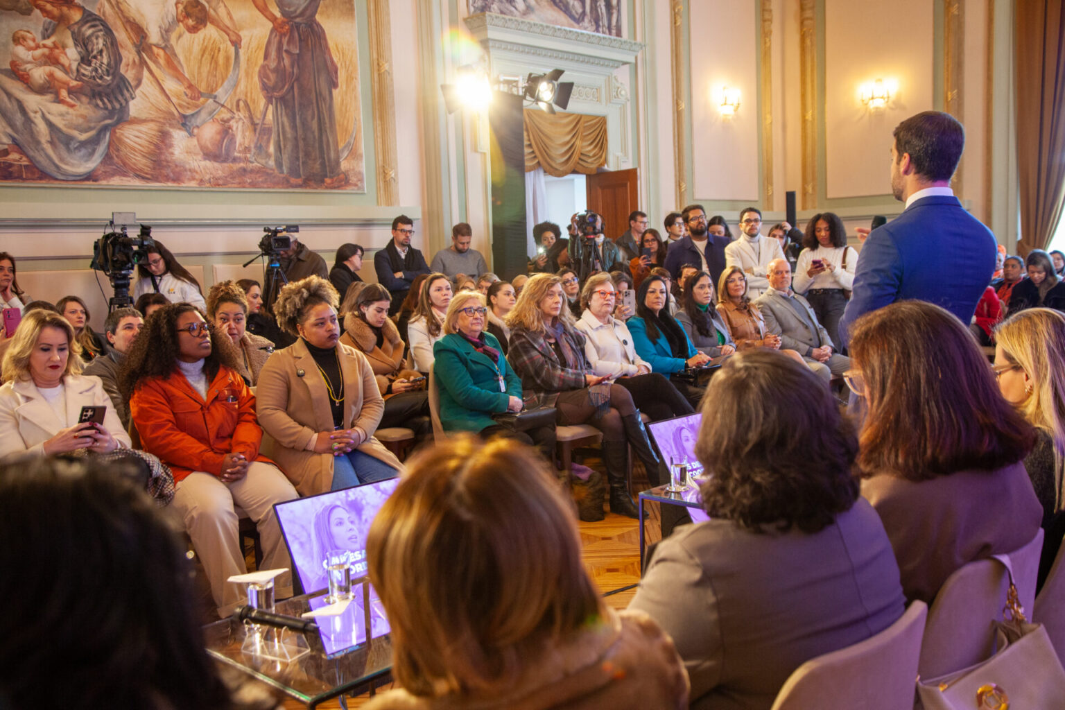 Dez anos após desmonte, governo Leite cede à pressão e recria Secretaria de Políticas para Mulheres