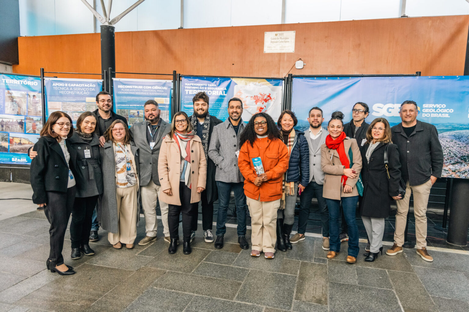 Laura Sito abre exposição sobre a tragédia climática de 2024 e destaca atuação do SGB