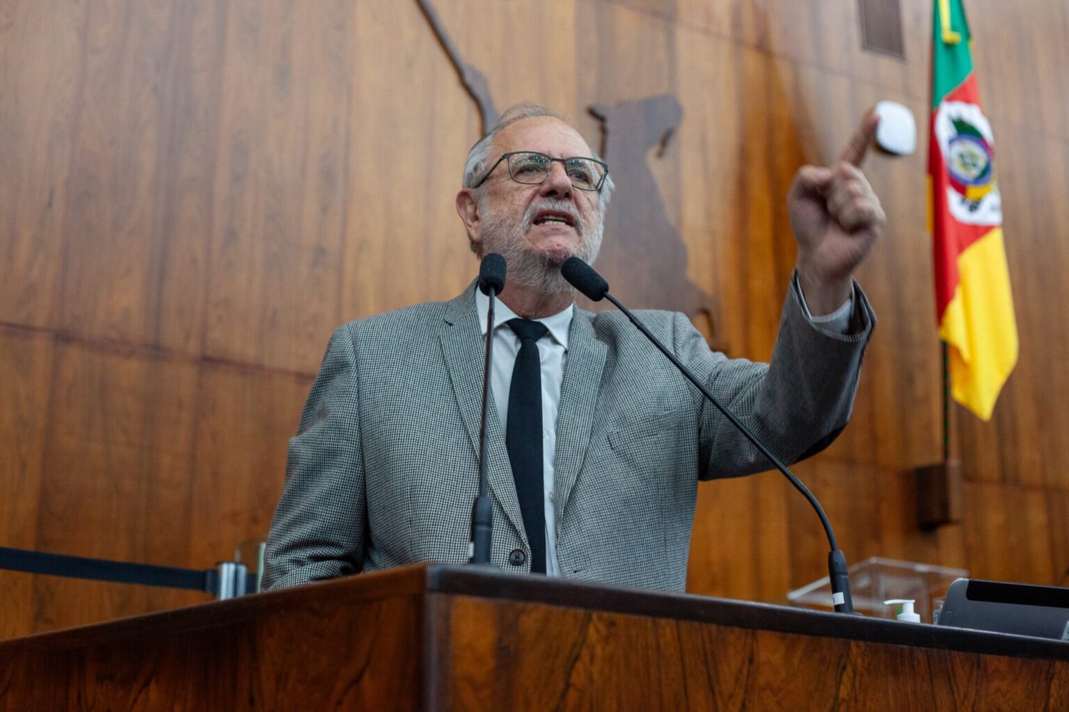 “Nenhum centavo a menos para a saúde no orçamento 2026”, defende Rossetto