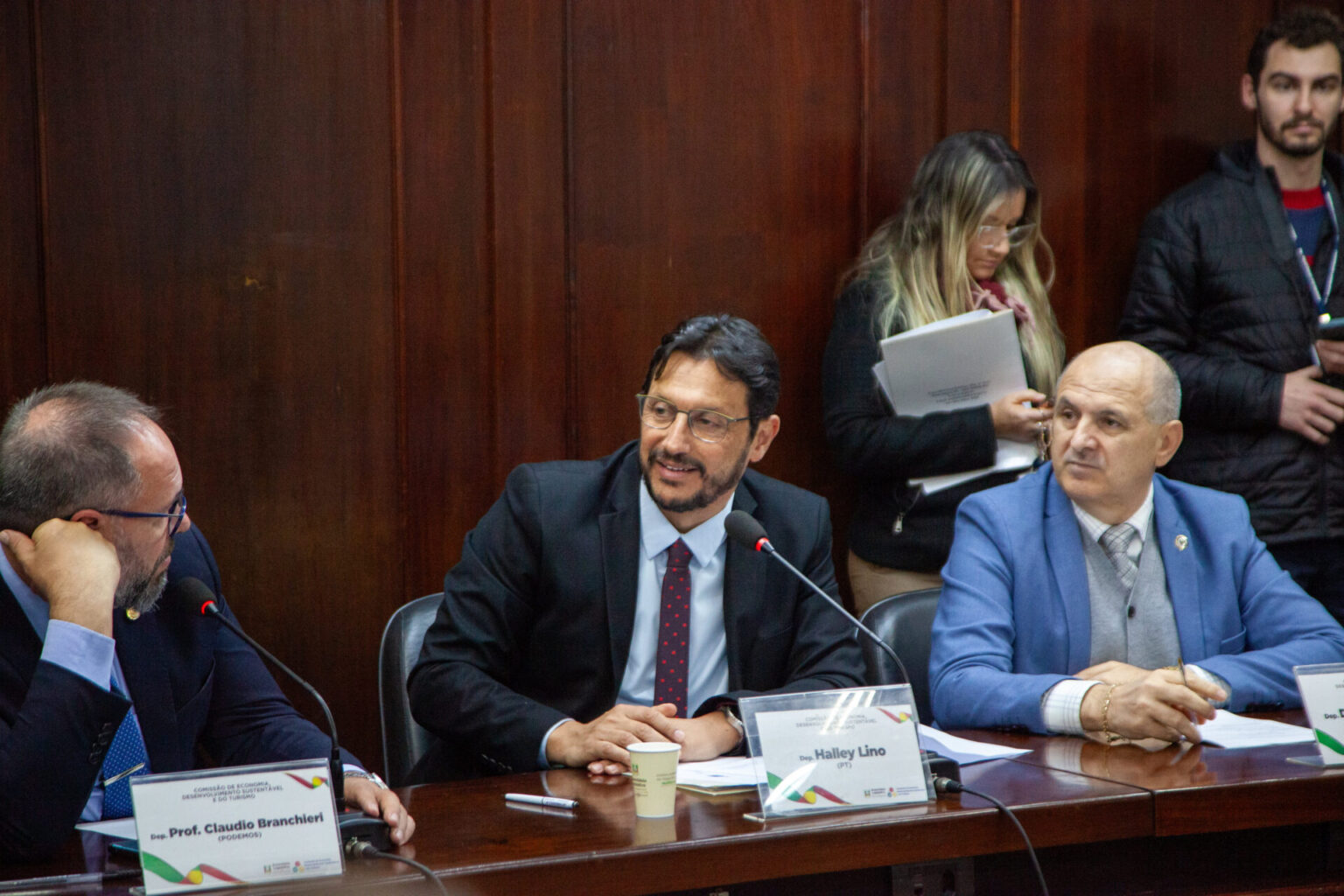 Halley Lino cobra conclusão das obras da ERS-734 em Rio Grande