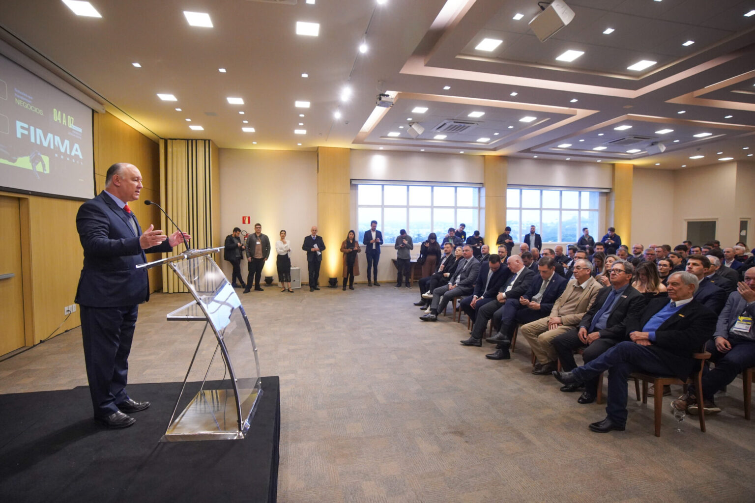 Presidente Pepe Vargas participa da abertura da Fimma Brasil 2025