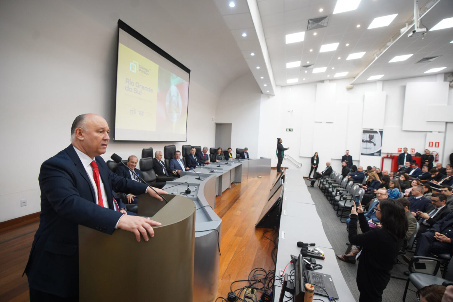 Pepe Vargas destaca relevância do Diálogo Público promovido por TCU e TCE-RS