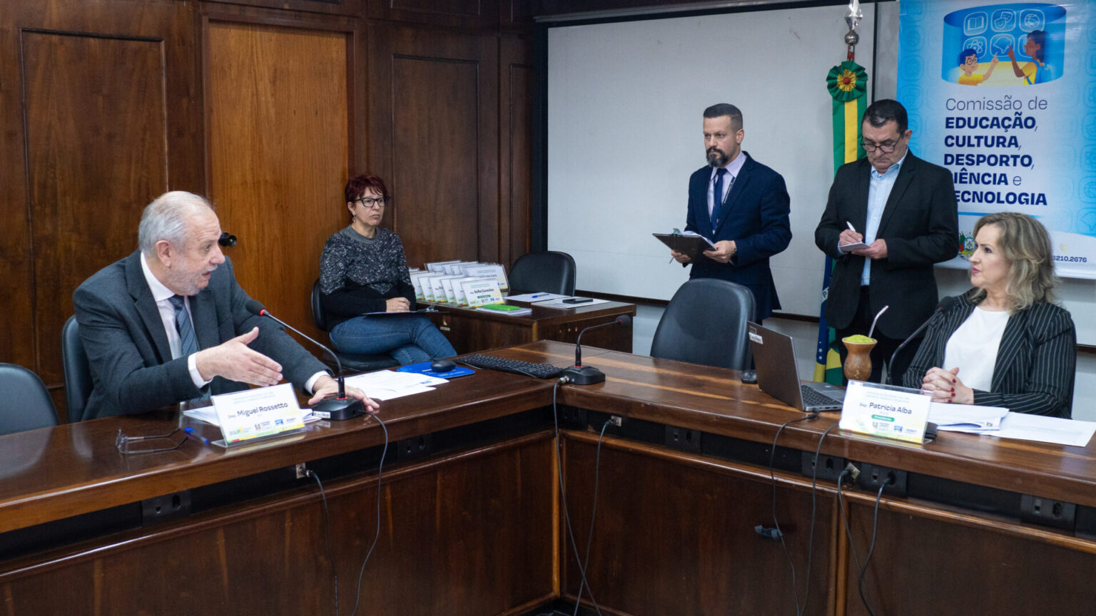 Comissão de Educação chamará secretários para audiência sobre o processo de aquisição dos uniformes escolares