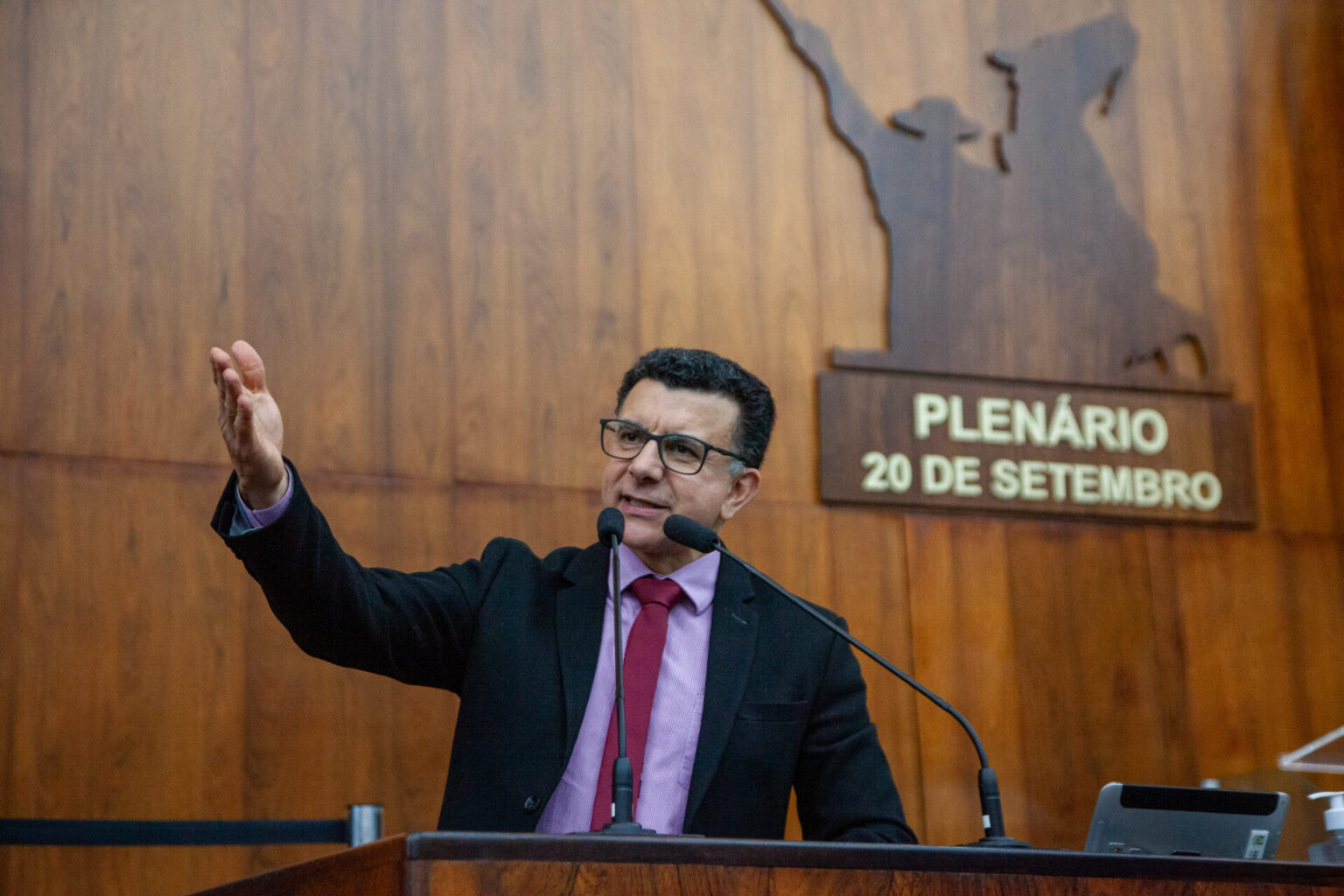 Mobilização da bancada do PT/PCdoB força recuo de Leite sobre folgas a procuradores e auditores