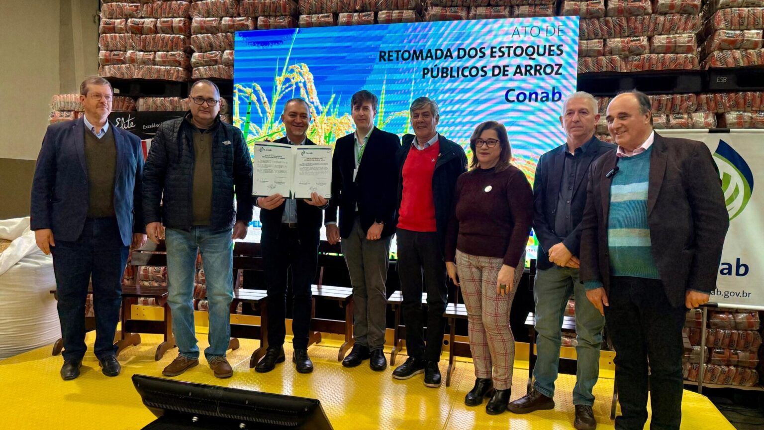 Zé Nunes representa a Assembleia Legislativa na cerimônia de retomada dos estoques de arroz