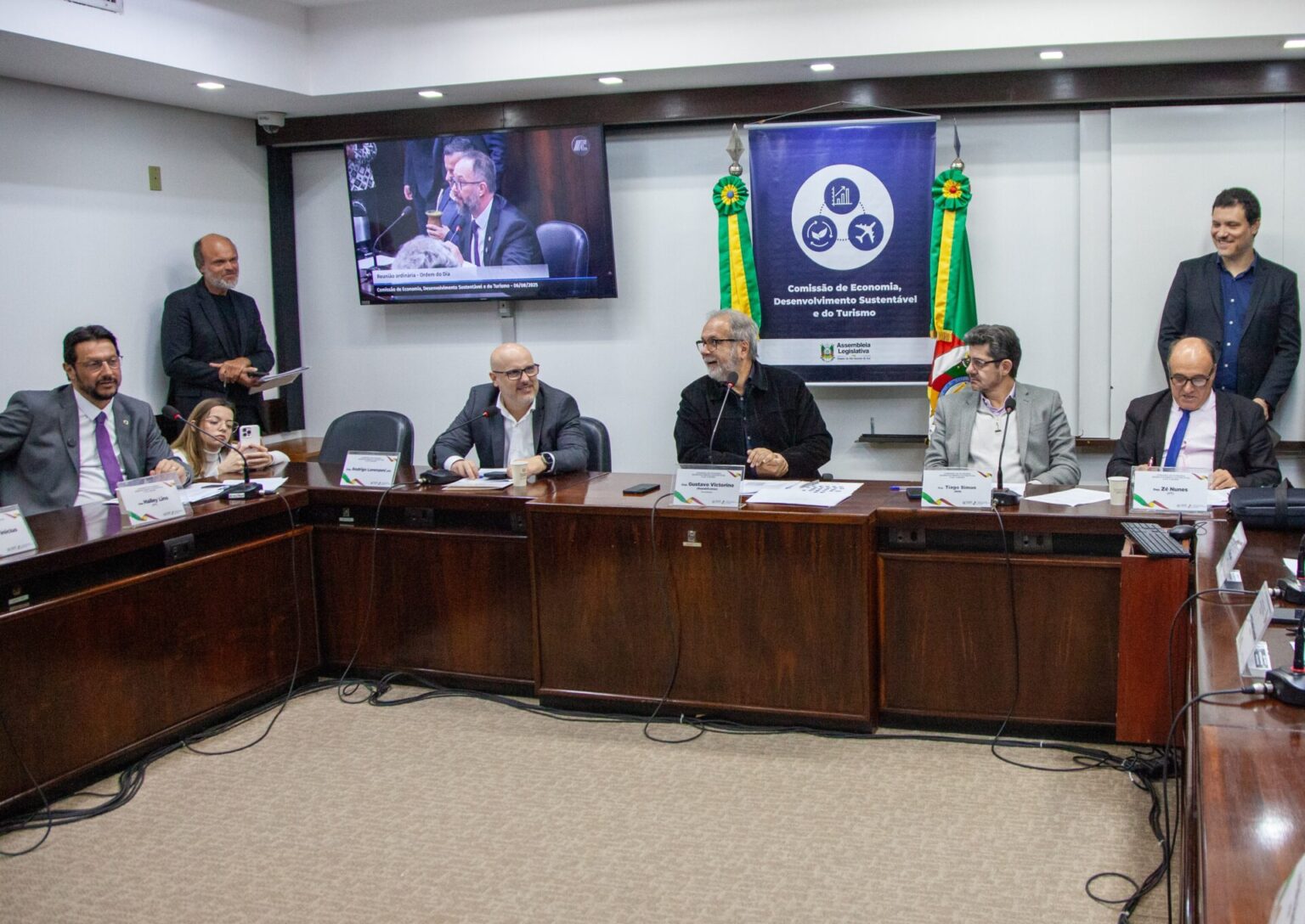 Na Comissão de Economia, Bancada do PT defende soberania do Brasil em relação ao tarifaço de Trump