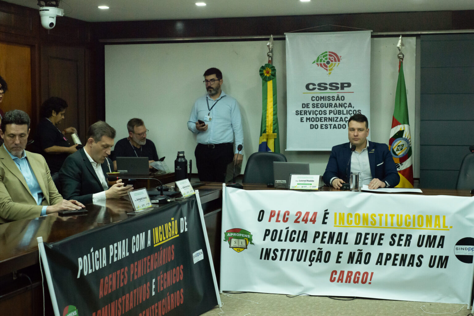 Audiência aponta diversos itens inconstitucionais na proposta do Governo Leite para regulamentação da Polícia Penal