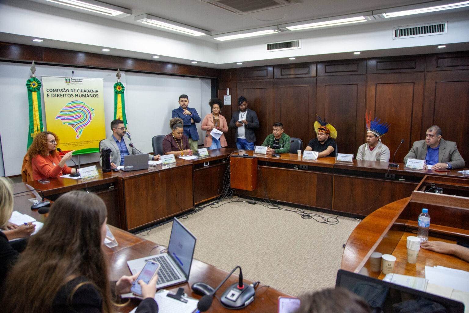 Comissão de Direitos Humanos recebe Kaingang após denúncia de violência policial em Canela