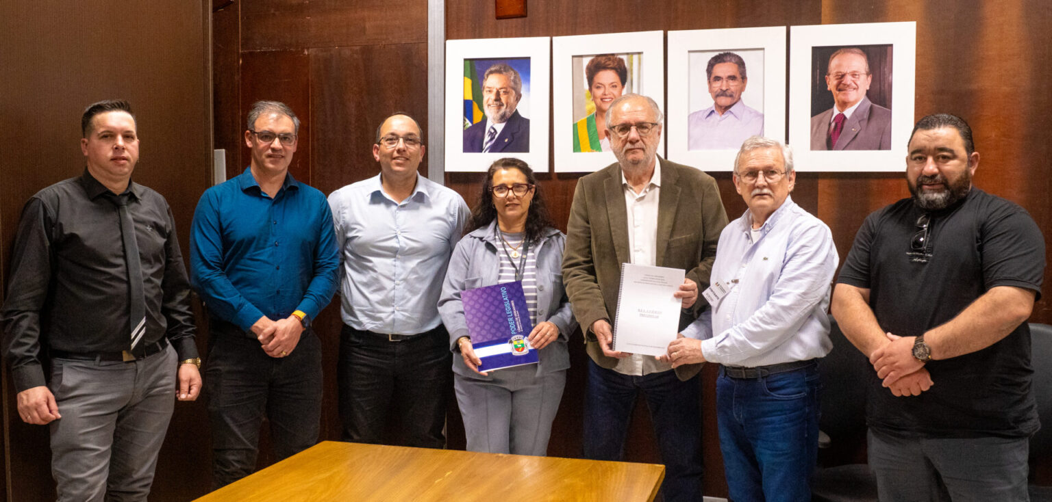 Rossetto recebe relatório da Comissão Especial da CEEE Equatorial de Santa Vitória do Palmar