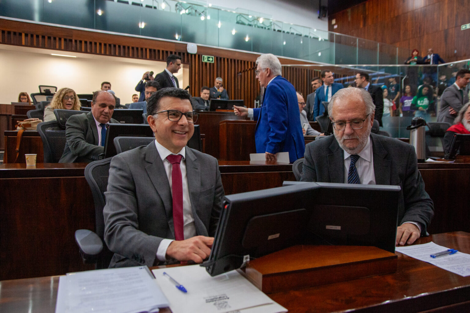 Com emendas da bancada do PT/PCdoB, Assembleia aprova projeto que institui programa e fundo do Passe Estudantil