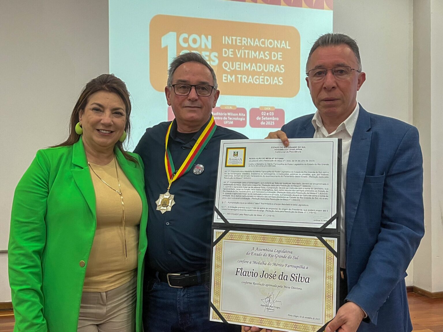 Memória e Justiça: Parlamento gaúcho outorga Medalha à Associação de familiares e vítimas da Kiss