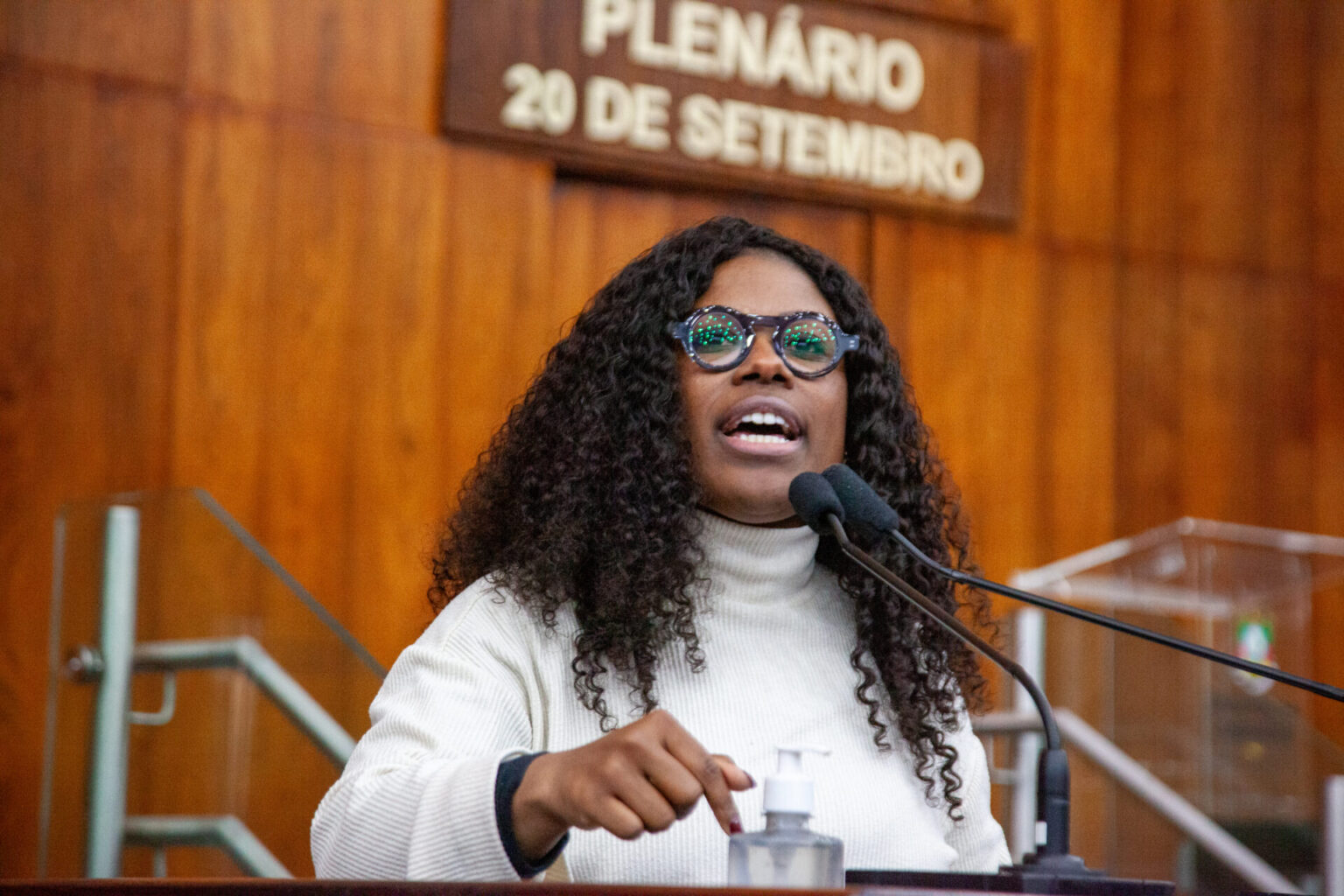 Avança projeto de Laura Sito que cria política de prevenção a crimes sexuais contra adolescentes