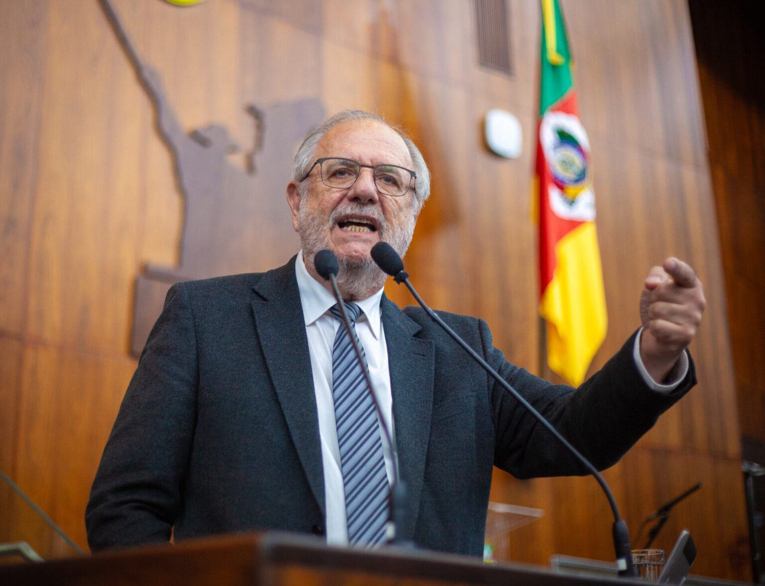 Projeto de Rossetto que retira a obrigatoriedade de demissões de fundações extintas é aprovado em comissão