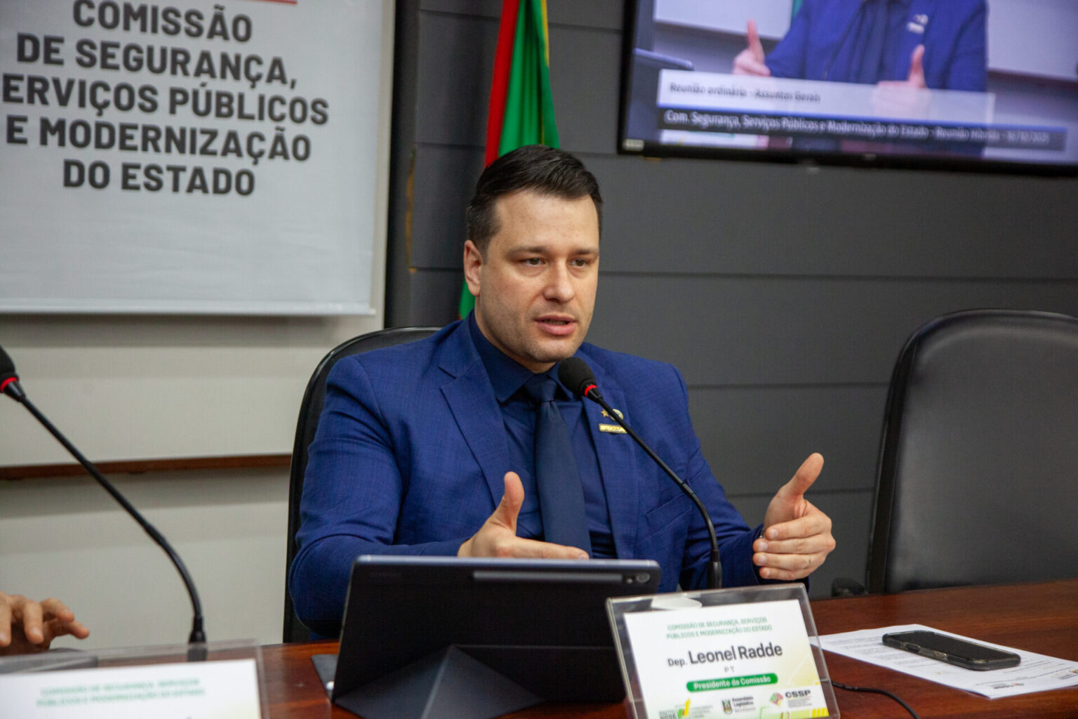 Leonel recebe denúncia de servidores da Fase sobre perseguição e assédio moral