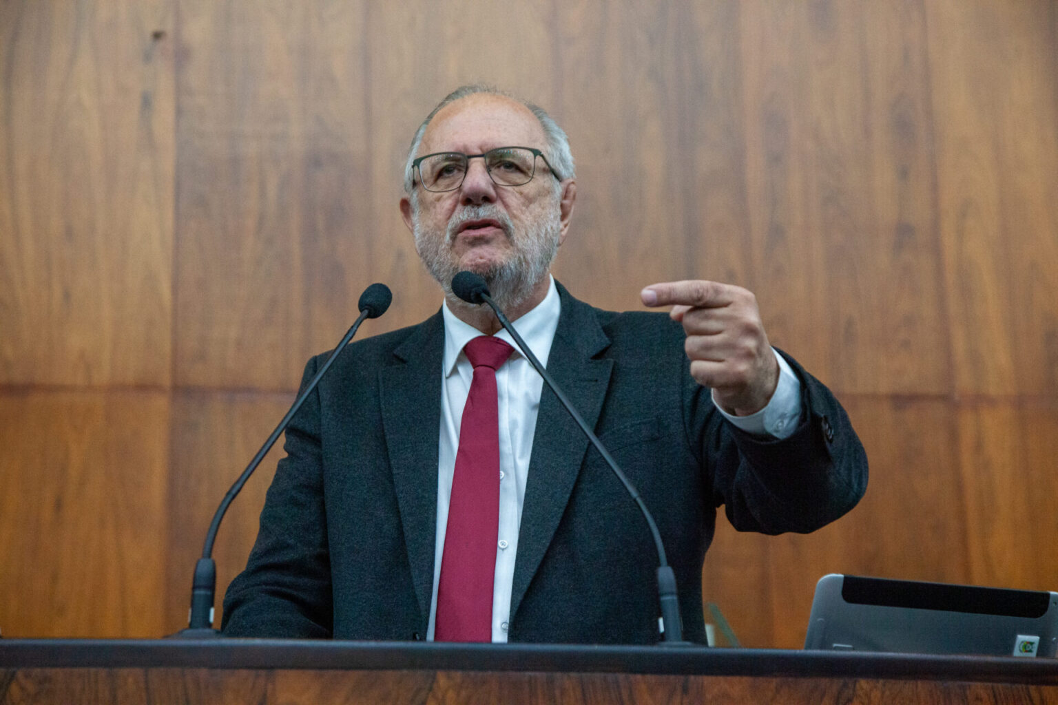 Bancada do PT/PCdoB cobra suspensão imediata do modelo de pedágios do Governo Leite