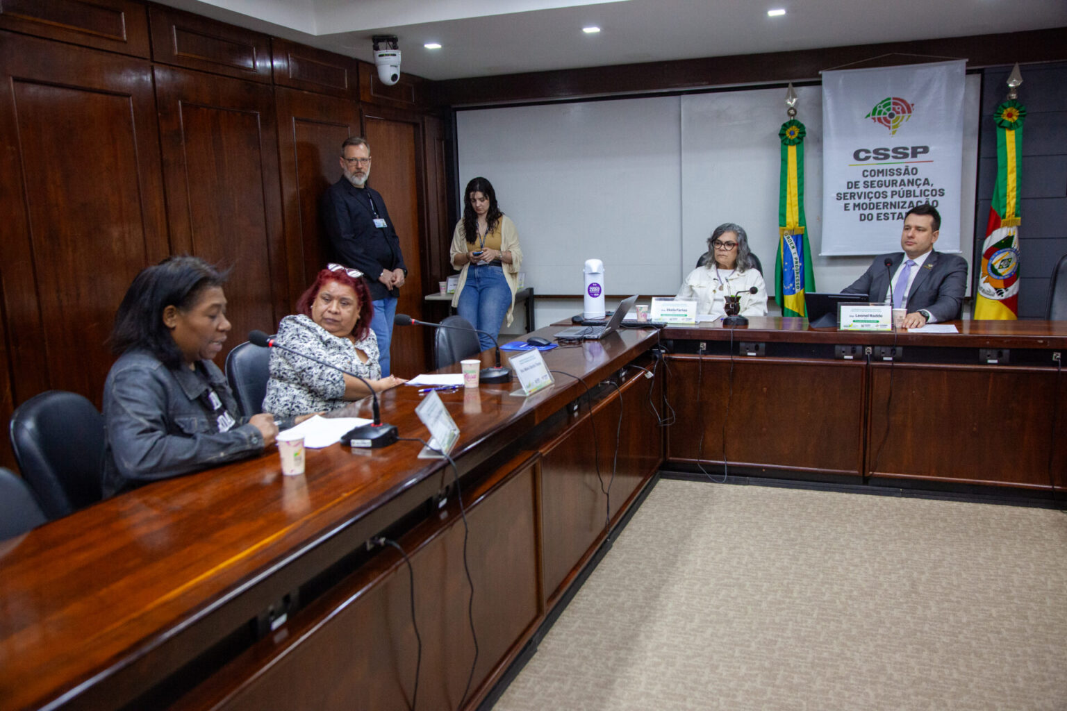 Stela leva denúncias de irregularidades em eleição do IPREV à Comissão de Serviços Públicos