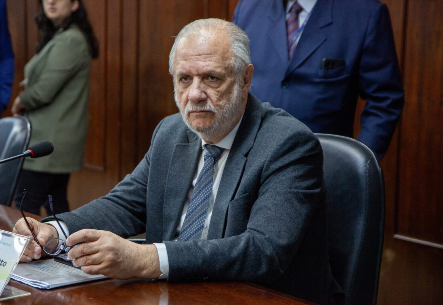 Leite não cumpre Constituição e tem contas de 2020 e 2021 rejeitadas pela Bancada do PT/PCdoB