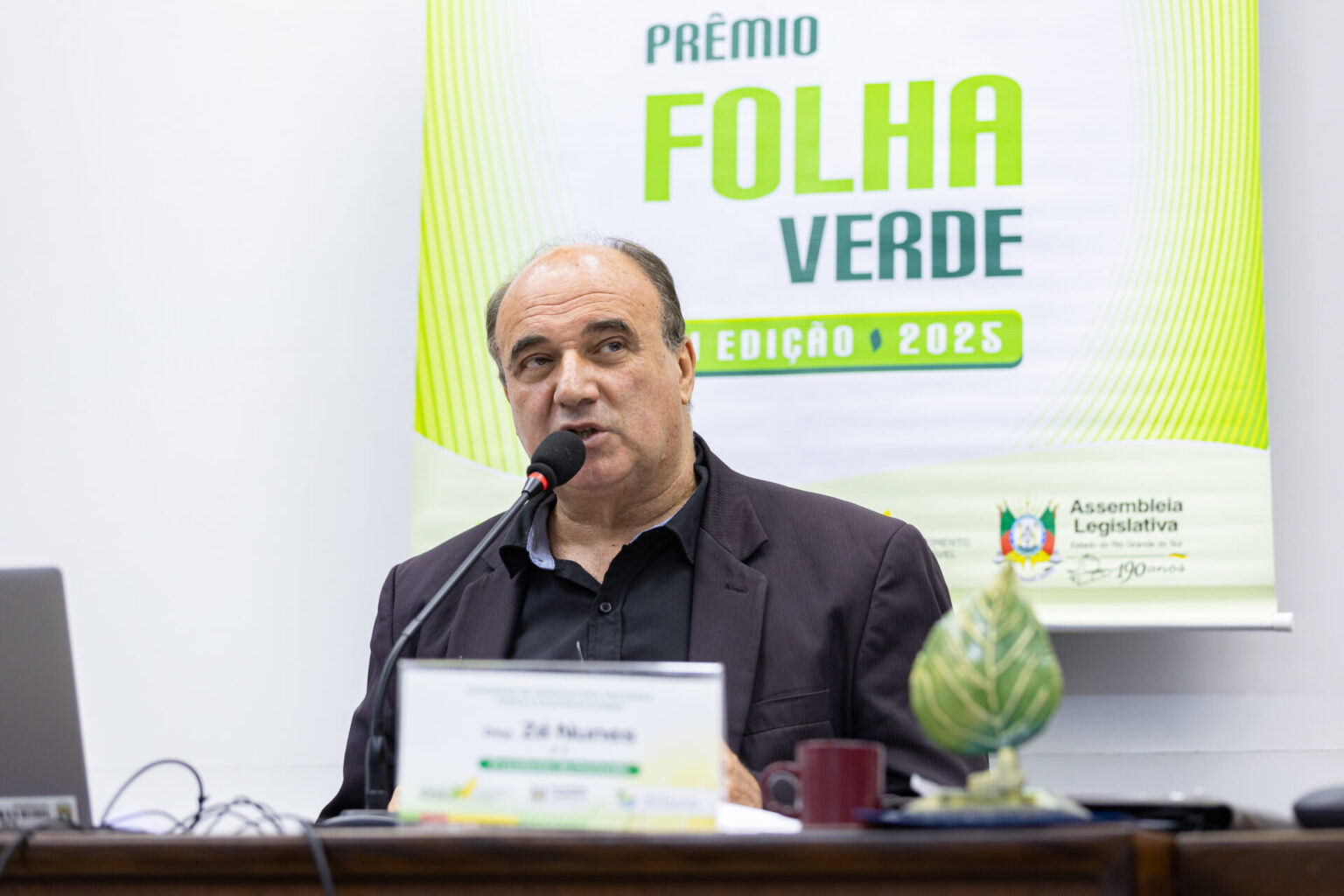 Deputado Zé Nunes anuncia vencedores do Prêmio Folha Verde/2025