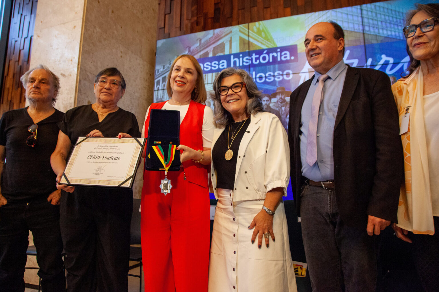 Cpers Sindicato recebe a Medalha do Mérito Farroupilha