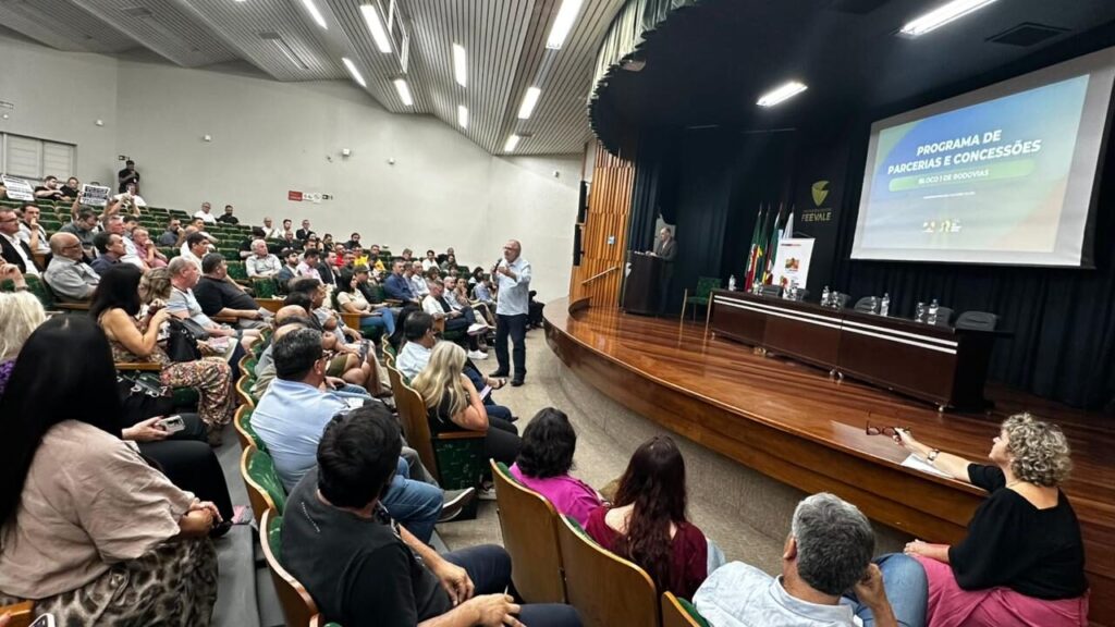 Rossetto critica concessões e cobra alternativas de investimento do governo