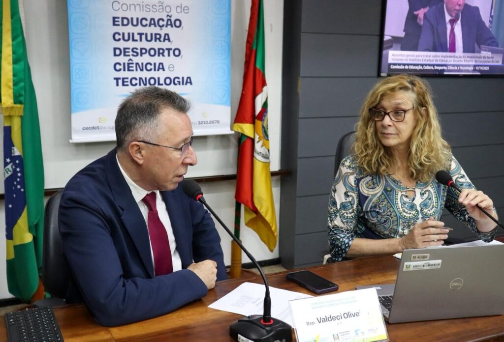 Caçapava do Sul: Comunidade escolar se mobiliza na Assembleia Legislativa por aulas noturnas em escola centenária Caçapava do Sul: Comunidade escolar se mobiliza na Assembleia Legislativa por aulas noturnas em escola centenária