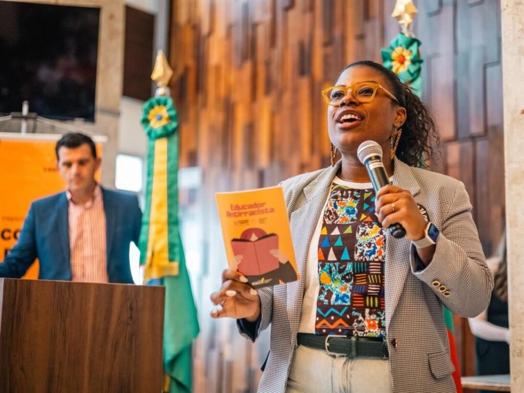 Laura Sito promove debate sobre letramento racial nas redes sociais