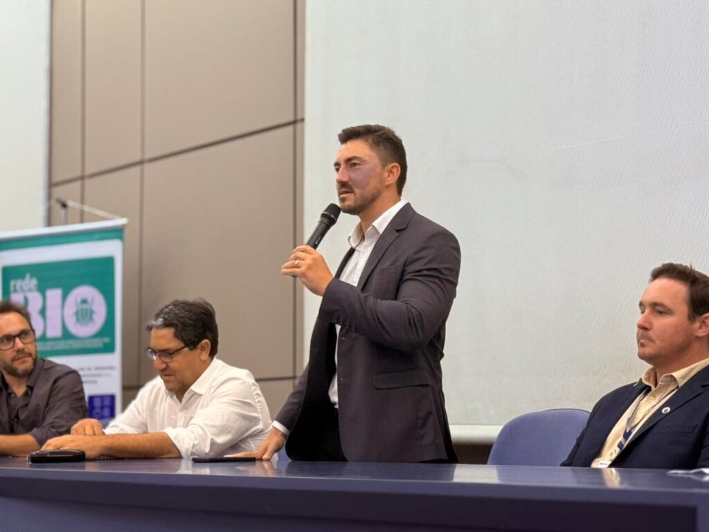 Adão Pretto Filho cobra regulamentação de lei que fomenta o uso de bioinsumos nas lavouras do RS