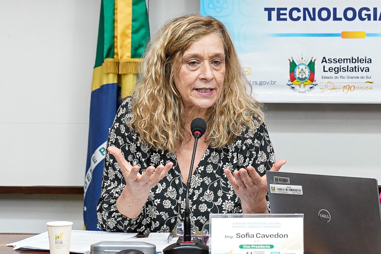 Deputada Sofia solicita informações sobre climatização nas escolas estaduais Deputada Sofia solicita informações sobre climatização nas escolas estaduais